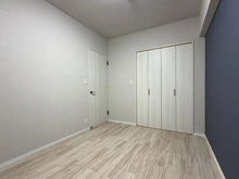 【神奈川県/横浜市泉区岡津町】グレーシアパーク山手台EAST 壱番館 洋室：約6.0帖　LDK側