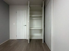 【神奈川県/横浜市戸塚区吉田町】ルネ横浜戸塚 収納：洋室約7.6帖