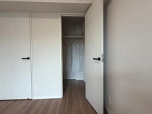 【神奈川県/横浜市戸塚区戸塚町】ヒルズ南戸塚プリメゾン 1号棟 収納：洋室約5.1帖