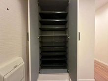 【神奈川県/横浜市戸塚区戸塚町】ヒルズ南戸塚プリメゾン 1号棟 下足入れ