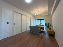 【神奈川県/横浜市戸塚区戸塚町】ヒルズ南戸塚プリメゾン 1号棟 リビング・ダイニング：左側　洋室約6.2帖