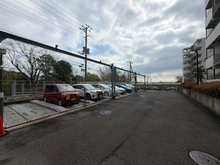 【神奈川県/横浜市戸塚区戸塚町】ヒルズ南戸塚プリメゾン 1号棟 駐車場