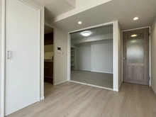 【神奈川県/横浜市戸塚区前田町】東戸塚前田町パーク・ホームズ 洋室：約6.1帖　左奥キッチン