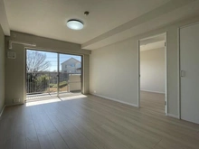 【神奈川県/横浜市戸塚区前田町】東戸塚前田町パーク・ホームズ リビング・ダイニング：右奥　洋室約6.9帖