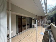 【神奈川県/横浜市戸塚区上品濃】フォートンヒルズ C棟 テラスと庭