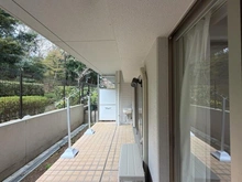 【神奈川県/横浜市戸塚区上品濃】フォートンヒルズ C棟 テラスと庭