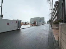 【神奈川県/横浜市戸塚区品濃町】東戸塚ガーデニアウエストヒルズ 前面道路