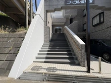 【神奈川県/横浜市戸塚区品濃町】コーラル東戸塚 アプローチ