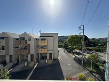 【神奈川県/横浜市栄区長沼町】コープ野村戸塚長沼 眺望：玄関側
