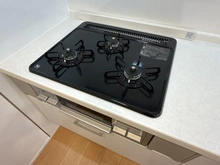 【神奈川県/横浜市戸塚区下倉田町】ブロードスクエア戸塚 ウエストコート キッチン：三口コンロ