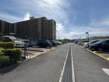 【神奈川県/横浜市戸塚区下倉田町】ブロードスクエア戸塚 ウエストコート 駐車場