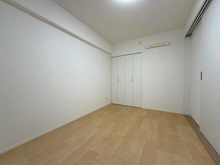 【神奈川県/横浜市戸塚区戸塚町】ベルシャトウ戸塚 弐番館 洋室：約5.5帖
