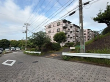 【神奈川県/横浜市保土ケ谷区藤塚町】保土ケ谷グリーンタウン I棟 前面道路：奥側　I棟