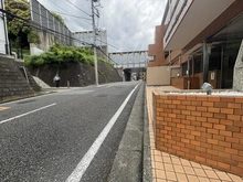 【神奈川県/横浜市港南区上永谷】ライオンズマンション湘南上永谷 前面道路