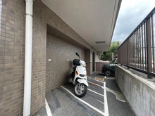 【神奈川県/横浜市港南区最戸】ラフィネ上大岡 バイク置場
