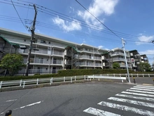 【神奈川県/横浜市戸塚区下倉田町】グリーンパーク戸塚ヒルズ イースト棟 外観