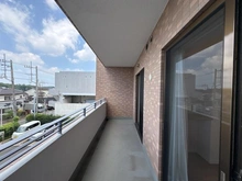 【神奈川県/横浜市泉区領家】ステージ山手台サウス 一番館 バルコニー：西側（洋室 約5.8帖・約8.2帖側）