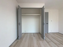 【神奈川県/横浜市泉区和泉町】グリーンハイムいずみ野 36号棟 収納：洋室　約7.4帖