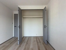 【神奈川県/横浜市泉区和泉町】グリーンハイムいずみ野 36号棟 収納：洋室　約5.3帖