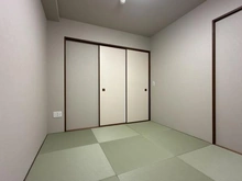 【神奈川県/横浜市戸塚区上品濃】フォートンヒルズ D棟 和室：約6.0帖　正面引き戸LDK