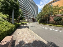 【神奈川県/横浜市戸塚区上品濃】フォートンヒルズ D棟 前面道路
