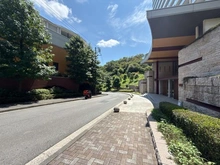 【神奈川県/横浜市戸塚区上品濃】フォートンヒルズ D棟 前面道路
