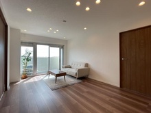 【神奈川県/横浜市戸塚区俣野町】県ドリームハイツ 20号棟 リビング・ダイニング：右手扉　洋室約5.9帖
