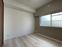 【神奈川県/横浜市戸塚区深谷町】市ドリームハイツ 3号棟 洋室：約5.0帖　キッチン側