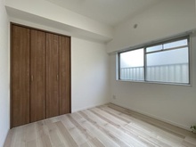 【神奈川県/横浜市戸塚区深谷町】市ドリームハイツ 3号棟 洋室：約5.0帖　玄関側