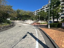 【神奈川県/横浜市戸塚区吉田町】ウィスティリアヒルズ戸塚 前面道路