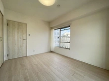 【神奈川県/横浜市港南区港南】キャッスル上大岡 洋室：約6.0帖