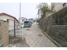 【神奈川県/横浜市戸塚区汲沢】戸塚台パーク・ホームズ 参番館 前面道路