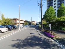 【神奈川県/横浜市戸塚区俣野町】県ドリームハイツ 15号棟 前面道路