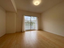 【神奈川県/横浜市戸塚区平戸町】緑の街 四号棟 リビング・ダイニング