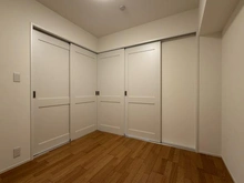 【神奈川県/横浜市戸塚区下倉田町】コスモ戸塚パークスクエア 洋室：約4.0帖