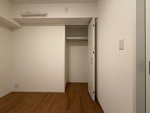 【神奈川県/横浜市戸塚区下倉田町】コスモ戸塚パークスクエア 収納：洋室約4.7帖