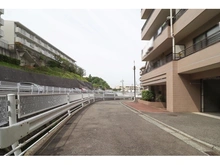 【神奈川県/横浜市戸塚区平戸町】クレストコート東戸塚II 前面道路