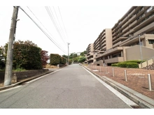 【神奈川県/横浜市南区別所】コスモ上大岡サニーウィング A棟 前面道路
