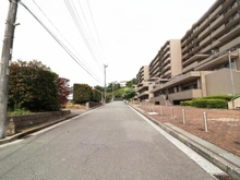 【神奈川県/横浜市南区別所】コスモ上大岡サニーウィング A棟 前面道路
