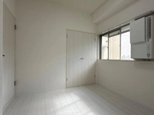 【神奈川県/横浜市戸塚区平戸】シャルム東戸塚 洋室：玄関側　約4.5帖