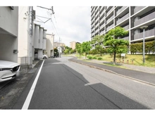【神奈川県/横浜市戸塚区上倉田町】プライズ・ヒル 5番館 前面道路