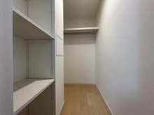 【神奈川県/横浜市戸塚区上品濃】フォートンヒルズ C棟 収納：約6.4帖のウォークインクローゼット