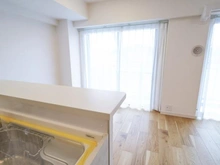 【神奈川県/横浜市戸塚区品濃町】ナイスアーバン東戸塚 キッチンとリビング