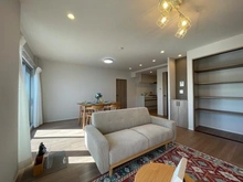 【神奈川県/横浜市戸塚区俣野町】県ドリームハイツ 18号棟 LDK：右側：収納扉解放時