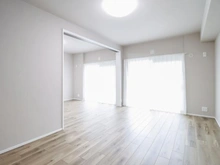 【大阪府/吹田市江の木町】グリーンコーポ江坂第三  リビング・ダイニング：（左）洋室