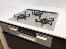 【大阪府/吹田市江の木町】グリーンコーポ江坂第三  三口ガスコンロ