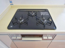 【大阪府/箕面市彩都粟生南】ジオ彩都いぶきの森 キッチン:三口コンロ