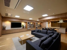 【大阪府/吹田市津雲台】ファインシティ千里津雲台 共用部：サードリビングにはキッチンもあり、貸し切り利用も可能です。
