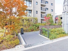 【大阪府/吹田市藤白台】ジオ北千里藤白台 アプローチ