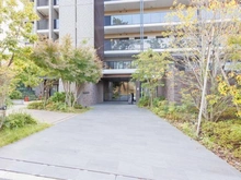 【大阪府/吹田市藤白台】ジオ北千里藤白台 アプローチ